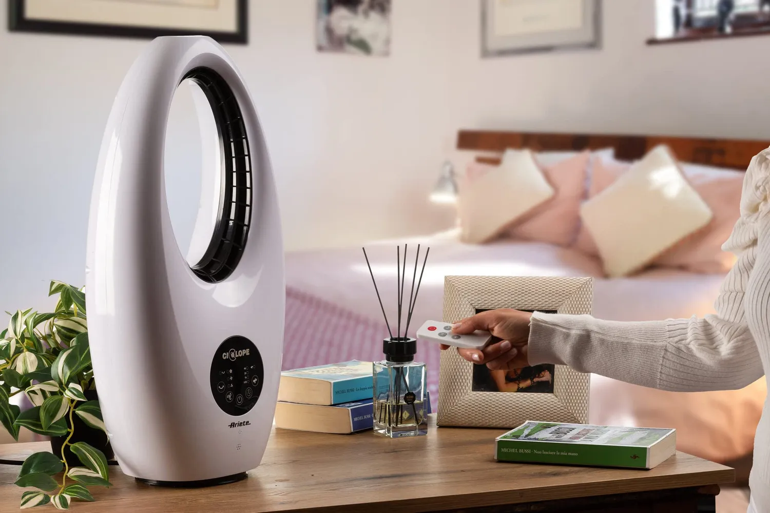 Ariete Ciclope 803 ventilatore senza pale tavolo LED